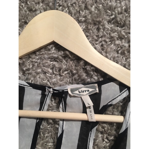 Kirra Vertical Black & White Top w/ Pocket size L - Picture 4 of 6